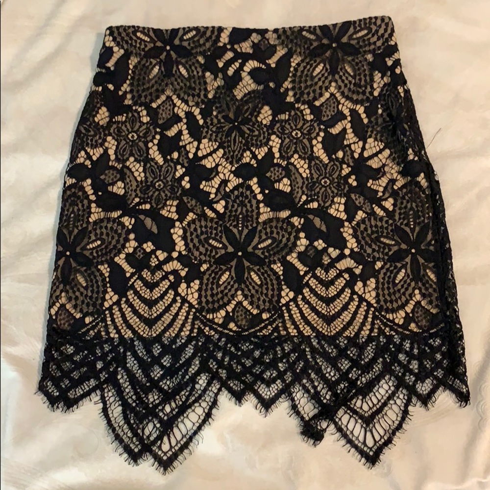 Lace mini skirt